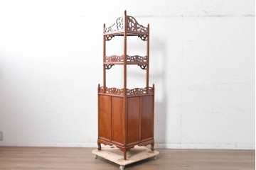 中古　美品　花梨材　透かし彫りが華やかなコーナーラック　(R-091039)