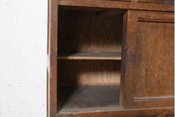 和製アンティーク　昭和初期から昭和中期　ナラ材　引き出し膳付きのレトロな食器棚　(R-091040)