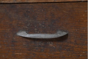 和製アンティーク　昭和初期から昭和中期　ナラ材　引き出し膳付きのレトロな食器棚　(R-091040)