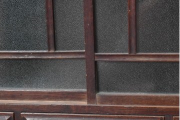 和製アンティーク　大正期から昭和初期　欅(ケヤキ)材　大正ロマンなデザインが趣深い茶箪笥　(R-091041)