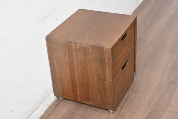 中古　美品　職人手作り　キャスター付き　しっかりとした作りのシンプルな2段サイドチェスト　(R-091043)