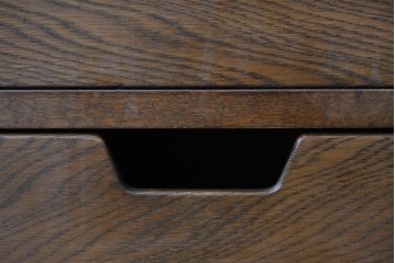 中古　美品　職人手作り　キャスター付き　しっかりとした作りのシンプルな2段サイドチェスト　(R-091043)