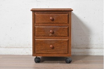 中古　COUNTRY HOUSE(カントリーハウス)　クラシカルな佇まいのキャスター付き3段サイドワゴンチェスト　(R-091044)　