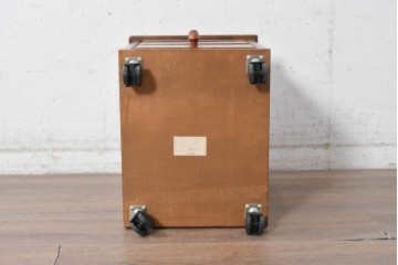 中古　COUNTRY HOUSE(カントリーハウス)　クラシカルな佇まいのキャスター付き3段サイドワゴンチェスト　(R-091044)　