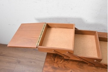 デンマークヴィンテージ　1960年から1970年頃　Sika Mobler(シカ・モブラー)　チーク材　両側に展開する多段式ソーイングボックス　(R-091047)