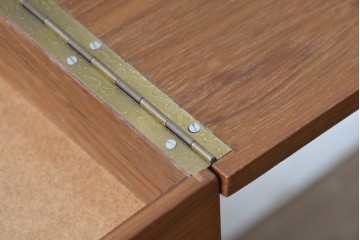 デンマークヴィンテージ　1960年から1970年頃　Sika Mobler(シカ・モブラー)　チーク材　両側に展開する多段式ソーイングボックス　(R-091047)