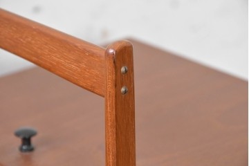 デンマークヴィンテージ　1960年から1970年頃　Sika Mobler(シカ・モブラー)　チーク材　両側に展開する多段式ソーイングボックス　(R-091047)