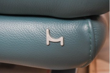 中古　美品　NICOLETTI HOME(ニコレッティ・ホーム)　Success(サクセス)　曲線的なフォルムとブルーグリーンの本革張りがモダンなシェーズロング　定価約60万円　(R-091048)