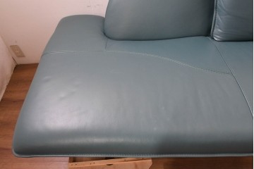 中古　美品　NICOLETTI HOME(ニコレッティ・ホーム)　Success(サクセス)　曲線的なフォルムとブルーグリーンの本革張りがモダンなシェーズロング　定価約60万円　(R-091048)