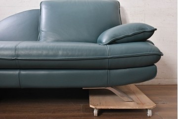 中古　美品　NICOLETTI HOME(ニコレッティ・ホーム)　Success(サクセス)　曲線的なフォルムとブルーグリーンの本革張りがモダンなシェーズロング　定価約60万円　(R-091048)