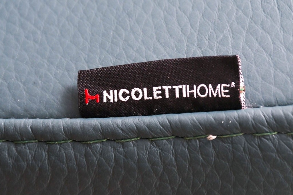 中古　美品　NICOLETTI HOME(ニコレッティ・ホーム)　Success(サクセス)　曲線的なフォルムとブルーグリーンの本革張りがモダンなシェーズロング　定価約60万円　(R-091048)