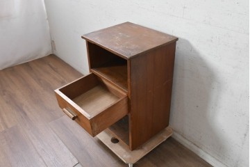 和製アンティーク　昭和初期から昭和中期　素朴な佇まいの引き出し付きサイドキャビネット　(R-091049)