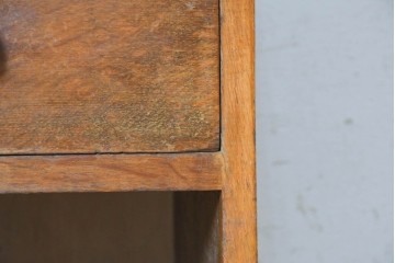和製アンティーク　昭和初期から昭和中期　素朴な佇まいの引き出し付きサイドキャビネット　(R-091053)