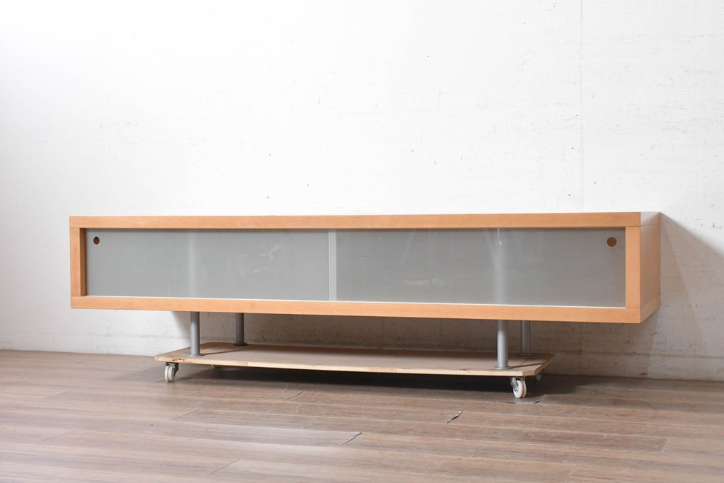 中古　ドイツ製　MOLLER DESIGN(モラー・デザイン)　ガラス引き戸のロングテレビボード　定価約30万円　(R-091054)