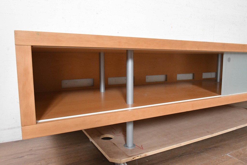 中古　ドイツ製　MOLLER DESIGN(モラー・デザイン)　ガラス引き戸のロングテレビボード　定価約30万円　(R-091054)