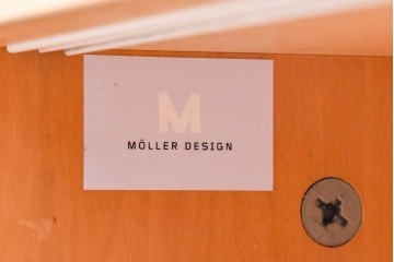 中古　ドイツ製　MOLLER DESIGN(モラー・デザイン)　ガラス引き戸のロングテレビボード　定価約30万円　(R-091054)
