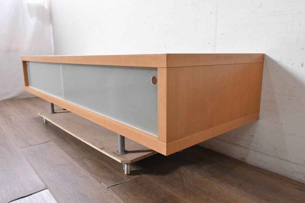 中古　ドイツ製　MOLLER DESIGN(モラー・デザイン)　ガラス引き戸のロングテレビボード　定価約30万円　(R-091054)