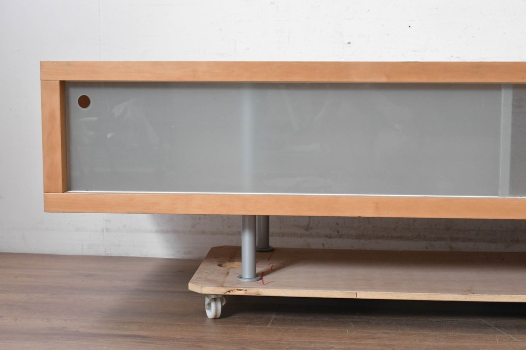 中古　ドイツ製　MOLLER DESIGN(モラー・デザイン)　ガラス引き戸のロングテレビボード　定価約30万円　(R-091054)
