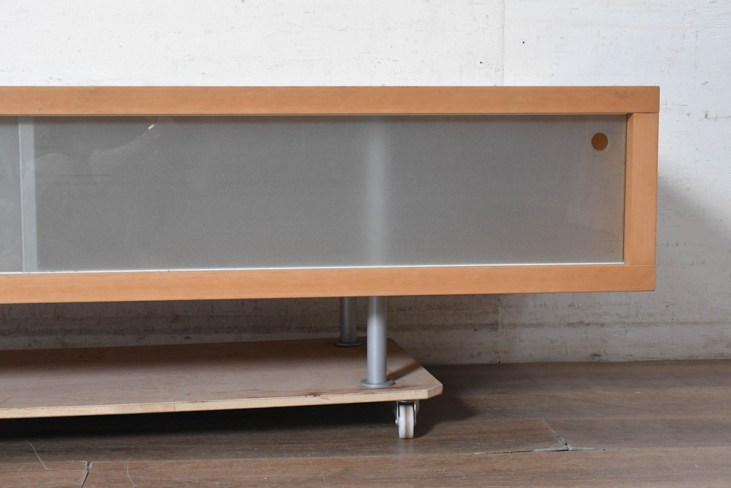 中古　ドイツ製　MOLLER DESIGN(モラー・デザイン)　ガラス引き戸のロングテレビボード　定価約30万円　(R-091054)