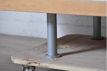 中古　ドイツ製　MOLLER DESIGN(モラー・デザイン)　ガラス引き戸のロングテレビボード　定価約30万円　(R-091054)