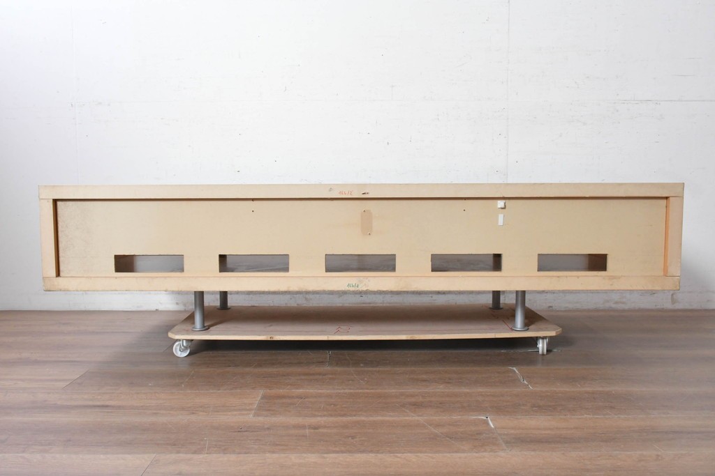 中古　ドイツ製　MOLLER DESIGN(モラー・デザイン)　ガラス引き戸のロングテレビボード　定価約30万円　(R-091054)
