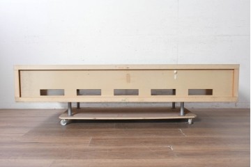 中古　ドイツ製　MOLLER DESIGN(モラー・デザイン)　ガラス引き戸のロングテレビボード　定価約30万円　(R-091054)