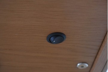 中古　美品　日進木工(nissin)　照明付きのスリムなキュリオケース　定価約20万円　(R-091055)