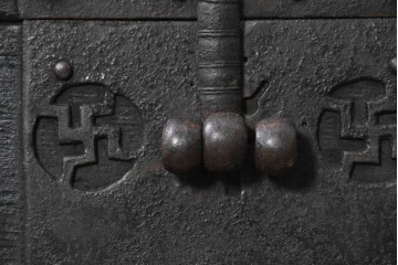 アジアンアンティーク　明治期　重厚な金具使いが目を引くバンダチ　(R-091056) 　