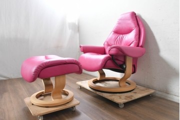 中古　美品　EKORNES(エコーネス)　Stressless(ストレスレス)　ボイジャー　鮮やかなピンクが印象的なリクライニングチェアとオットマンのセット　定価約43万円　(R-091057)