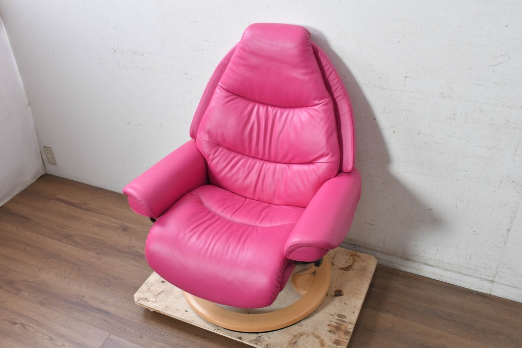 中古　美品　EKORNES(エコーネス)　Stressless(ストレスレス)　ボイジャー　鮮やかなピンクが印象的なリクライニングチェアとオットマンのセット　定価約43万円　(R-091057)