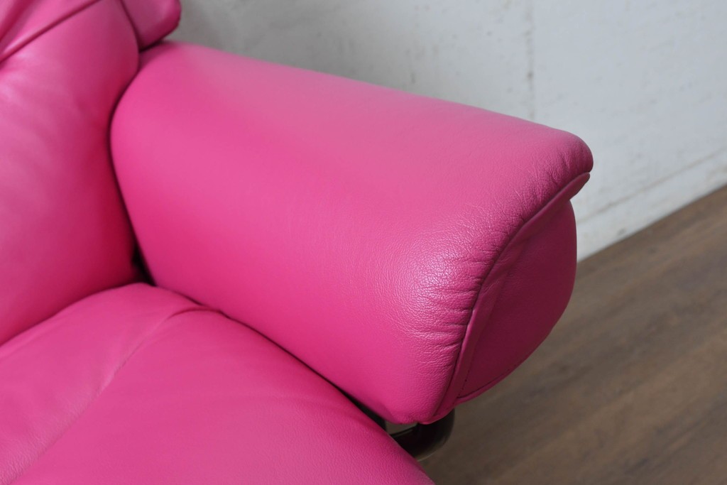 中古　美品　EKORNES(エコーネス)　Stressless(ストレスレス)　ボイジャー　鮮やかなピンクが印象的なリクライニングチェアとオットマンのセット　定価約43万円　(R-091057)