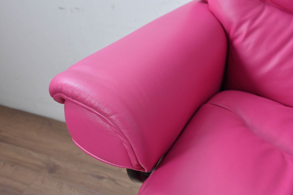 中古　美品　EKORNES(エコーネス)　Stressless(ストレスレス)　ボイジャー　鮮やかなピンクが印象的なリクライニングチェアとオットマンのセット　定価約43万円　(R-091057)