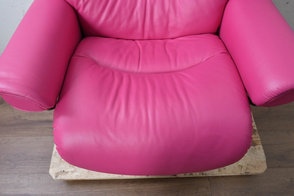 中古　美品　EKORNES(エコーネス)　Stressless(ストレスレス)　ボイジャー　鮮やかなピンクが印象的なリクライニングチェアとオットマンのセット　定価約43万円　(R-091057)
