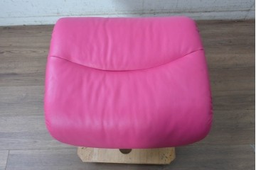 中古　美品　EKORNES(エコーネス)　Stressless(ストレスレス)　ボイジャー　鮮やかなピンクが印象的なリクライニングチェアとオットマンのセット　定価約43万円　(R-091057)
