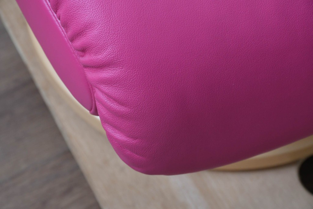 中古　美品　EKORNES(エコーネス)　Stressless(ストレスレス)　ボイジャー　鮮やかなピンクが印象的なリクライニングチェアとオットマンのセット　定価約43万円　(R-091057)