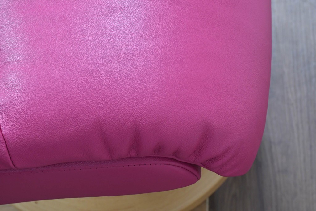 中古　美品　EKORNES(エコーネス)　Stressless(ストレスレス)　ボイジャー　鮮やかなピンクが印象的なリクライニングチェアとオットマンのセット　定価約43万円　(R-091057)