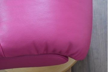 中古　美品　EKORNES(エコーネス)　Stressless(ストレスレス)　ボイジャー　鮮やかなピンクが印象的なリクライニングチェアとオットマンのセット　定価約43万円　(R-091057)
