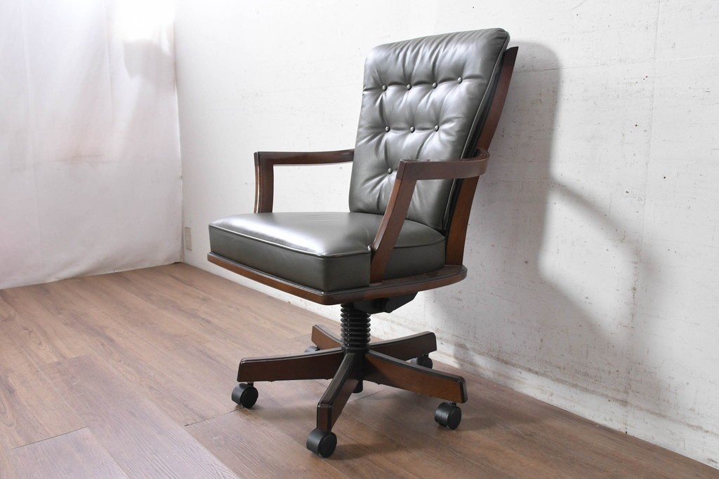 中古　美品　希少な廃番品　maruni(マルニ木工)　地中海ロイヤルシリーズ(ROYAL)　本革　デスクチェア　定価約23万円　(R-091058)