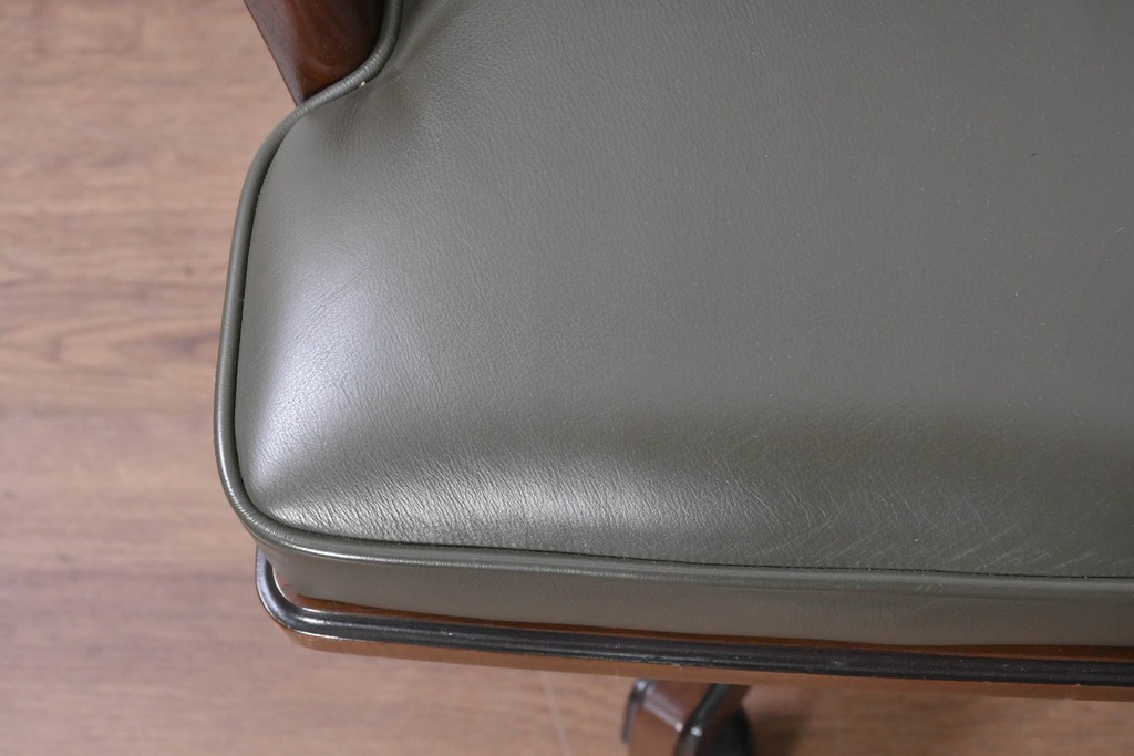 中古　美品　希少な廃番品　maruni(マルニ木工)　地中海ロイヤルシリーズ(ROYAL)　本革　デスクチェア　定価約23万円　(R-091058)