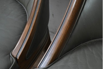 中古　美品　希少な廃番品　maruni(マルニ木工)　地中海ロイヤルシリーズ(ROYAL)　本革　木製脚がクラシカルなキャスター付きダイニングチェア4脚セット　定価(4脚合計)約68万円　(R-091059)