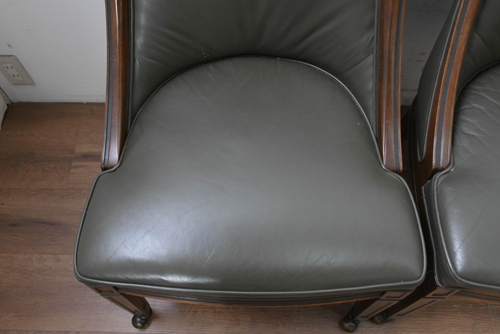 中古　美品　希少な廃番品　maruni(マルニ木工)　地中海ロイヤルシリーズ(ROYAL)　本革　木製脚がクラシカルなキャスター付きダイニングチェア4脚セット　定価(4脚合計)約68万円　(R-091059)