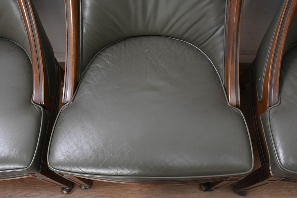 中古　美品　希少な廃番品　maruni(マルニ木工)　地中海ロイヤルシリーズ(ROYAL)　本革　木製脚がクラシカルなキャスター付きダイニングチェア4脚セット　定価(4脚合計)約68万円　(R-091059)
