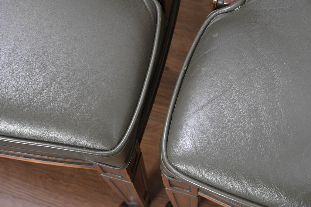 中古　美品　希少な廃番品　maruni(マルニ木工)　地中海ロイヤルシリーズ(ROYAL)　本革　木製脚がクラシカルなキャスター付きダイニングチェア4脚セット　定価(4脚合計)約68万円　(R-091059)