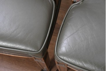 中古　美品　希少な廃番品　maruni(マルニ木工)　地中海ロイヤルシリーズ(ROYAL)　本革　木製脚がクラシカルなキャスター付きダイニングチェア4脚セット　定価(4脚合計)約68万円　(R-091059)