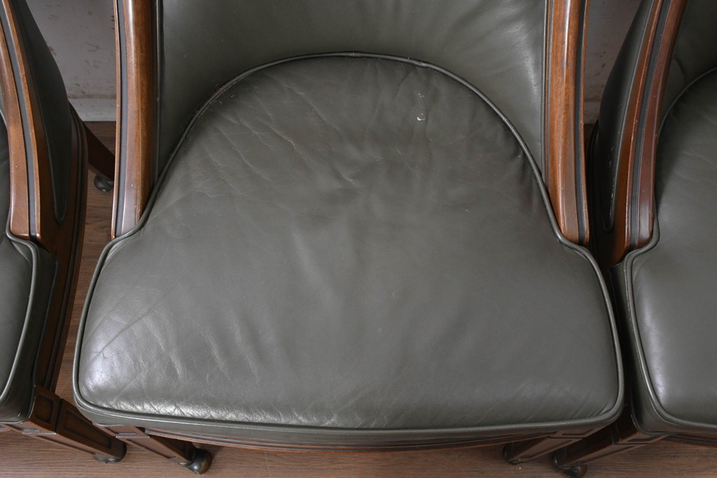 中古　美品　希少な廃番品　maruni(マルニ木工)　地中海ロイヤルシリーズ(ROYAL)　本革　木製脚がクラシカルなキャスター付きダイニングチェア4脚セット　定価(4脚合計)約68万円　(R-091059)