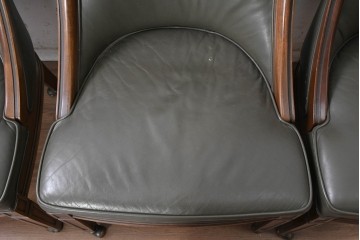 中古　美品　希少な廃番品　maruni(マルニ木工)　地中海ロイヤルシリーズ(ROYAL)　本革　木製脚がクラシカルなキャスター付きダイニングチェア4脚セット　定価(4脚合計)約68万円　(R-091059)