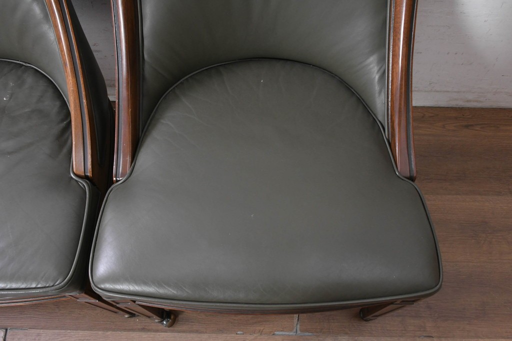 中古　美品　希少な廃番品　maruni(マルニ木工)　地中海ロイヤルシリーズ(ROYAL)　本革　木製脚がクラシカルなキャスター付きダイニングチェア4脚セット　定価(4脚合計)約68万円　(R-091059)