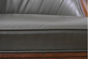 中古　美品　希少な廃番品　maruni(マルニ木工)　地中海ロイヤルシリーズ(ROYAL)　本革　木製脚がクラシカルなキャスター付きダイニングチェア4脚セット　定価(4脚合計)約68万円　(R-091059)
