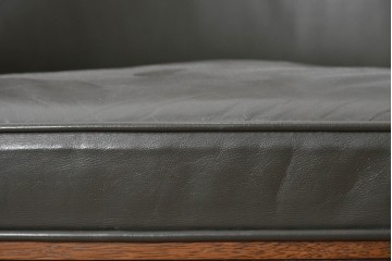 中古　美品　希少な廃番品　maruni(マルニ木工)　地中海ロイヤルシリーズ(ROYAL)　本革　木製脚がクラシカルなキャスター付きダイニングチェア4脚セット　定価(4脚合計)約68万円　(R-091059)