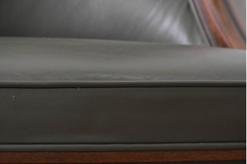 中古　美品　希少な廃番品　maruni(マルニ木工)　地中海ロイヤルシリーズ(ROYAL)　本革　木製脚がクラシカルなキャスター付きダイニングチェア4脚セット　定価(4脚合計)約68万円　(R-091059)